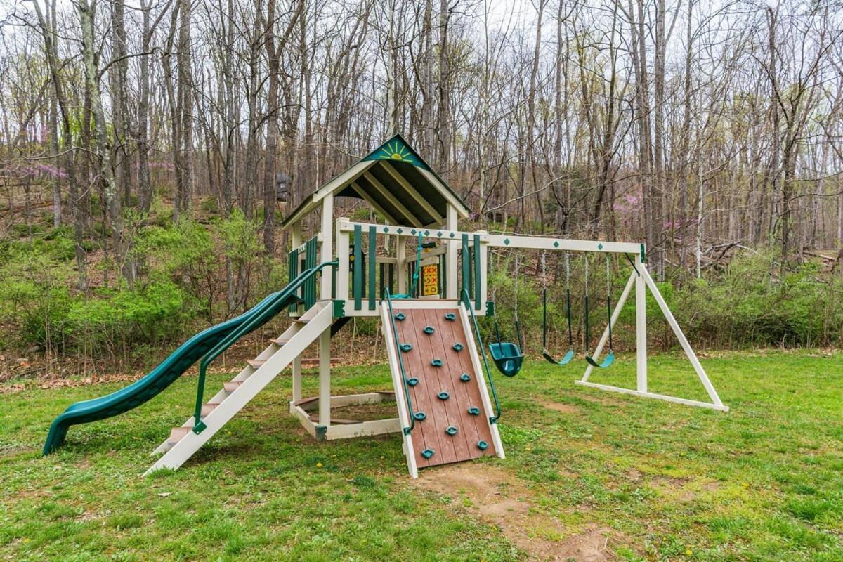 Huge Cabin W Hot Tub, Deck, Grill, Fire Pit, Wifi Berkeley Springs Εξωτερικό φωτογραφία